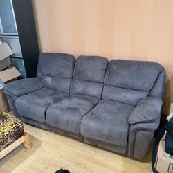 Power Reclining Sofa. Perfect Condition