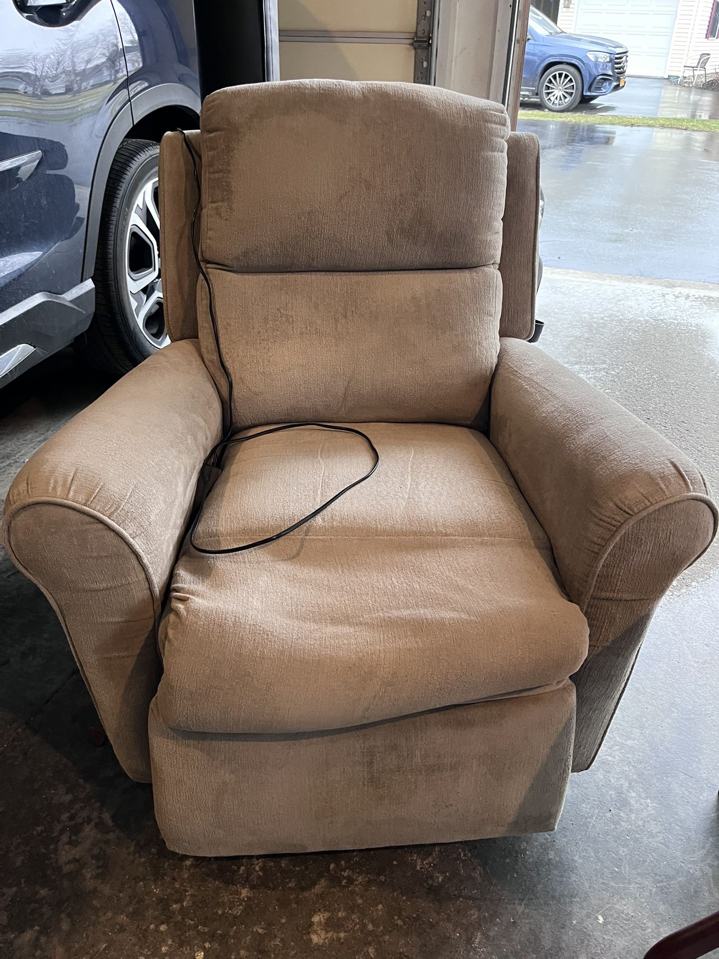 Electronic Recliner. Used But Clean.