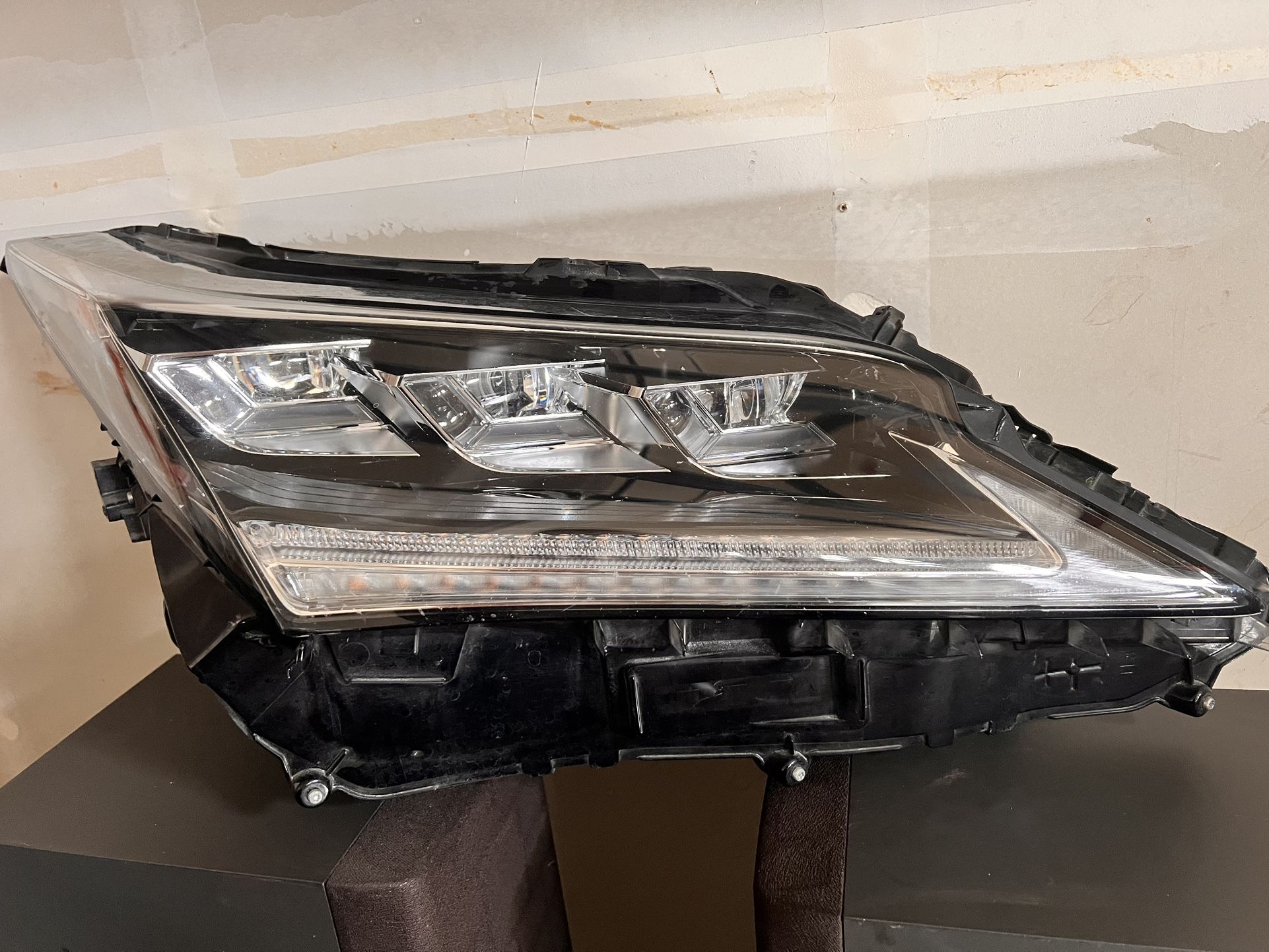Lexus RX350 Triple Beam Right Headlight