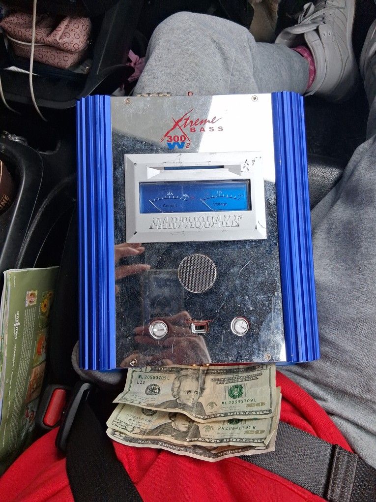 Extreme Bass 300w.2 Amp $200