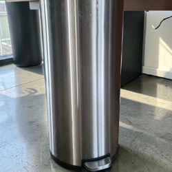 Elegant Round Stainless Steel Step Trash Can – 7.9–8 Gallon