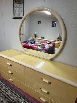 Queen bedroom set for sale