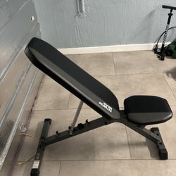 Adjustable Weight Bench 