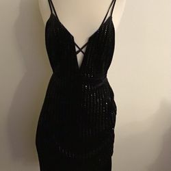 BLACK PARTY DRESS SIZE SMALL 