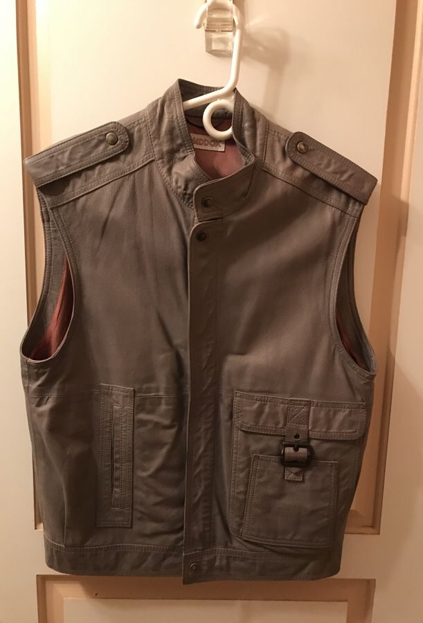 New Men’s Leather Vest Color Gray Size XL with two Pocket inside and two Pocket outside!