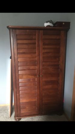 Cabinets (doesn’t come with the cloths inside)