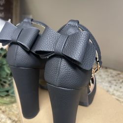 High heels  ,G belt , And Suglasses 