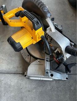 Dewalt 10" (254mm) COMPOUND MITER SAW DW713