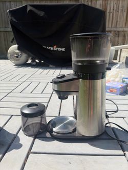 Coffee grinder with storage