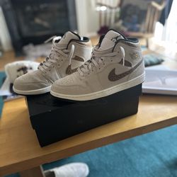 Air Jordan 1 Mid 