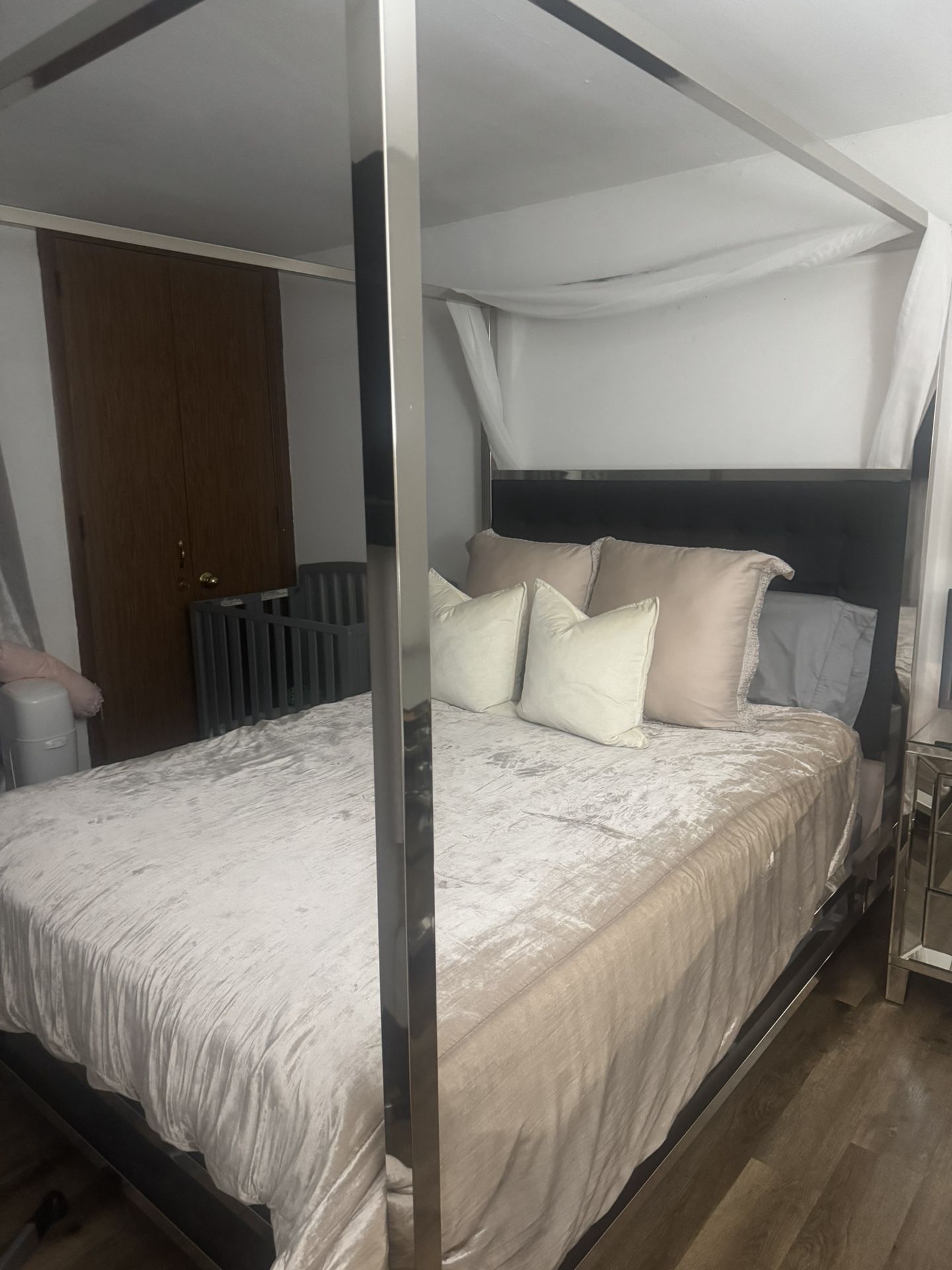 Queen Bed Frame W/headboard