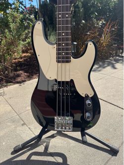 Fender Mike Dirnt Signature Precision Bass
