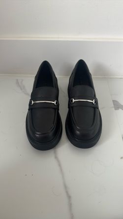 Black Leather Loafers with Silver Buckle – Size 7.5