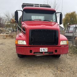 2001 Volvo VNM-64