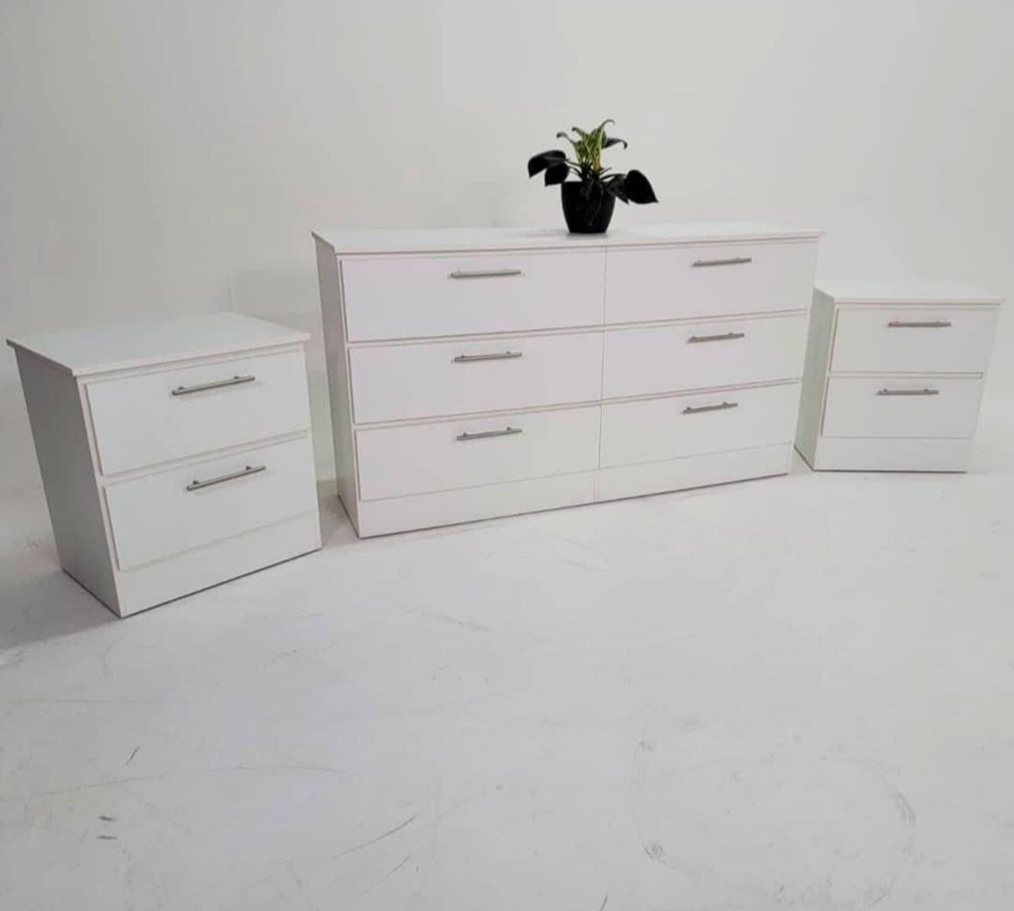 Dresser And 2 Nightstands - Cómoda Y 2 Mesitas De Noche