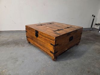 Coffee table with storage