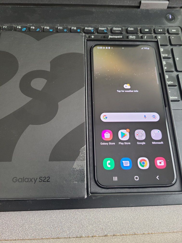 Like New In box Sim Unlocked Samsung galaxy S22 5g 128gb 
