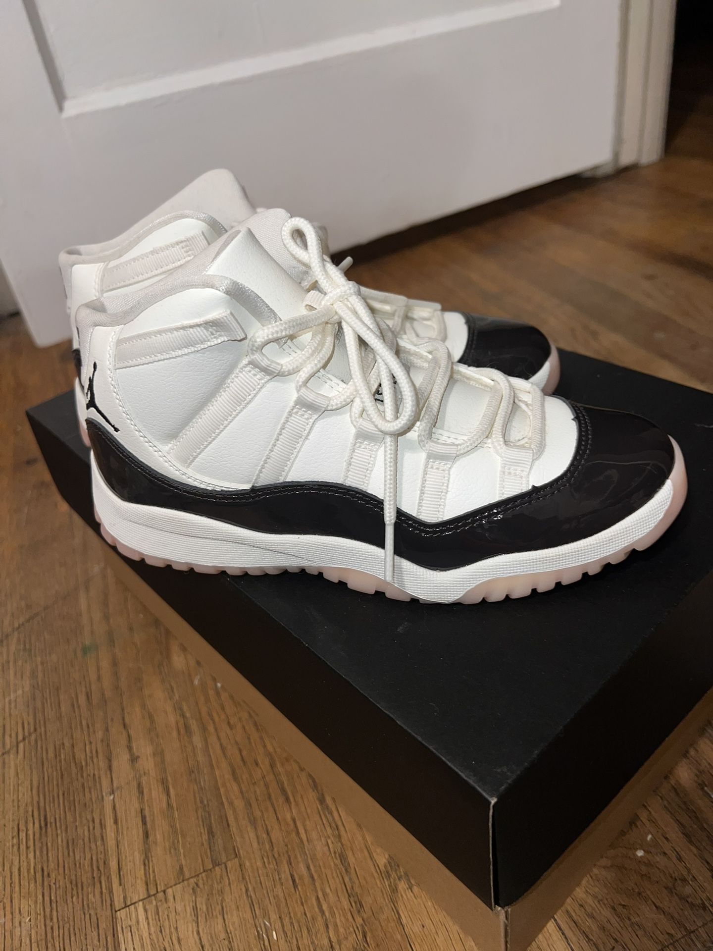 Jordan 11s  3y