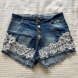 cute galatas denim shorts w lace trim / sz 10