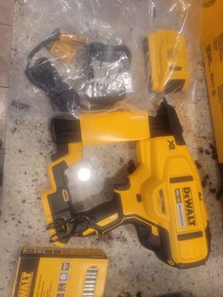 DEWALT DCN681D1 20V MAX XR 18 GA