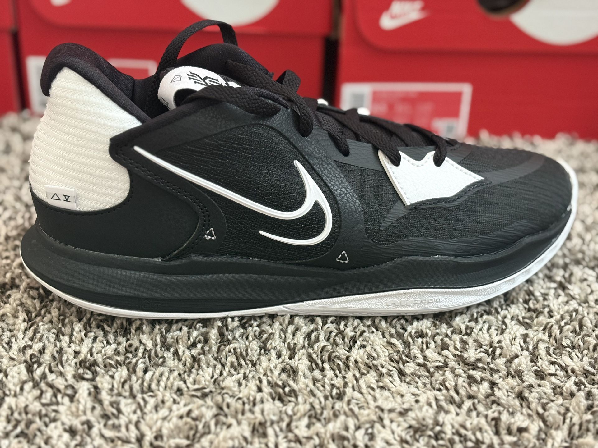 Nike Kyries