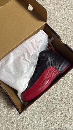 Jordan 12 black red size 6.5Y-5Y-4.5Y