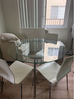 Round glass dining table
