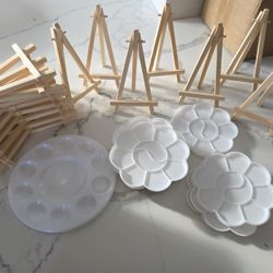 Mini Wooden Easels And Paint Trays For Paint 