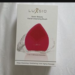 Facial Cleansing Brush Gently Used Habdful Of Times $5