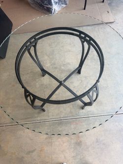 Round Glass Top Dinning Table with Metal Base