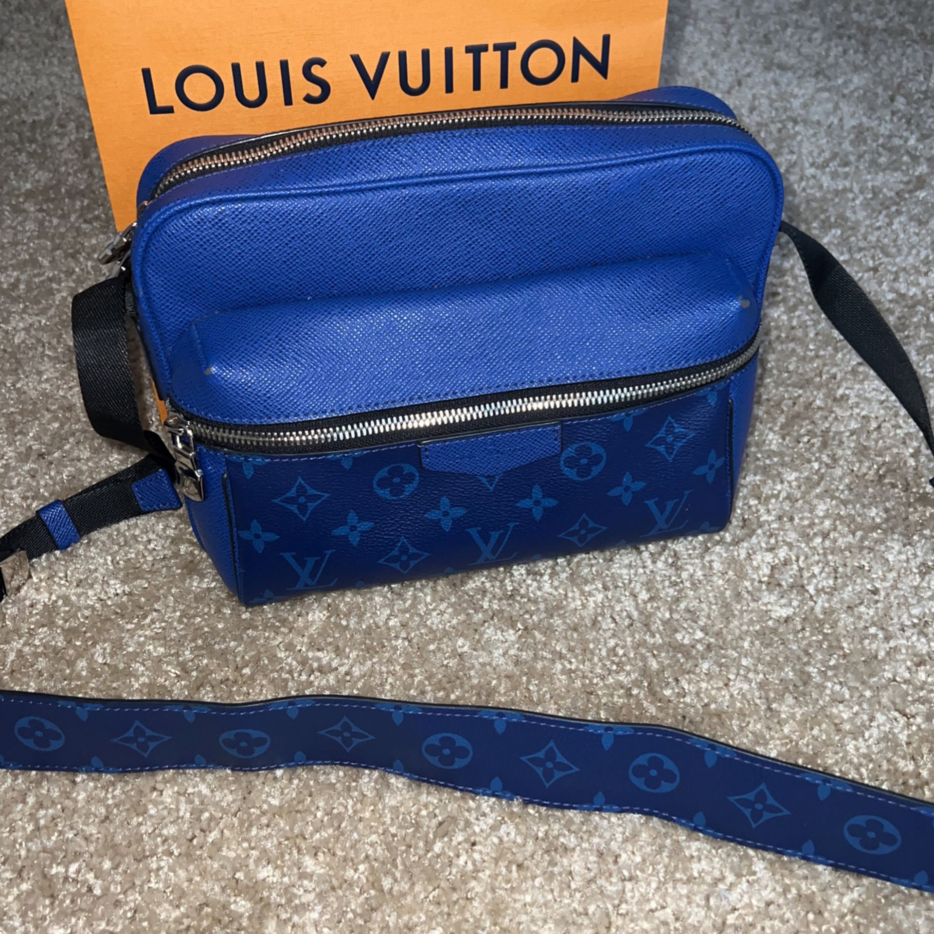 LV, Louis Vuitton men bag