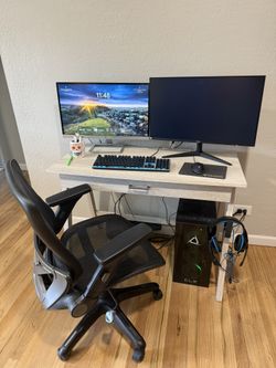 Desk With Chair 