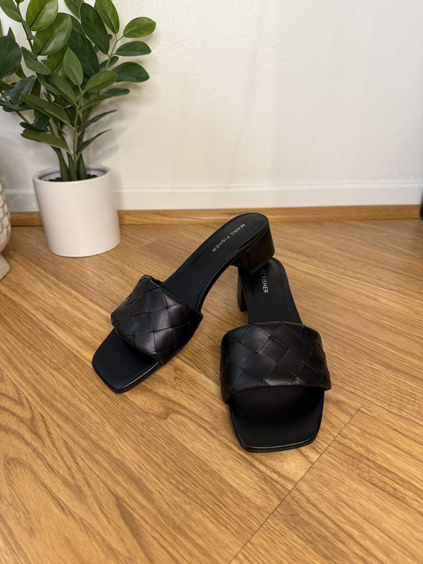 Like New | 8.5 Marc Fisher Cinasa Black Low Heel Braided Slip-On Sandal (Pacific Beach)