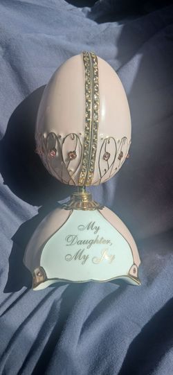 Precious Jewel Heirloom Porcelain musical egg box from the "Treasured Daughter" collection.
