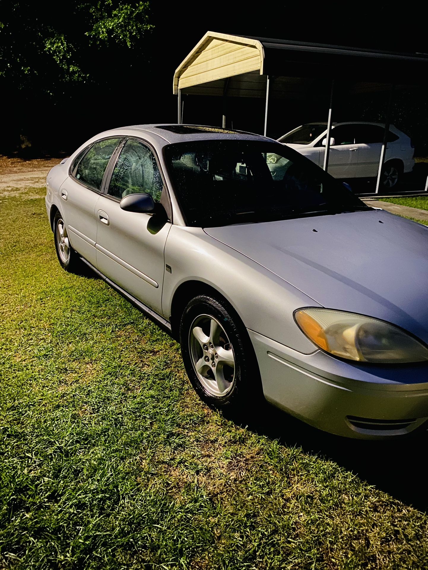 2004 Ford Taurus