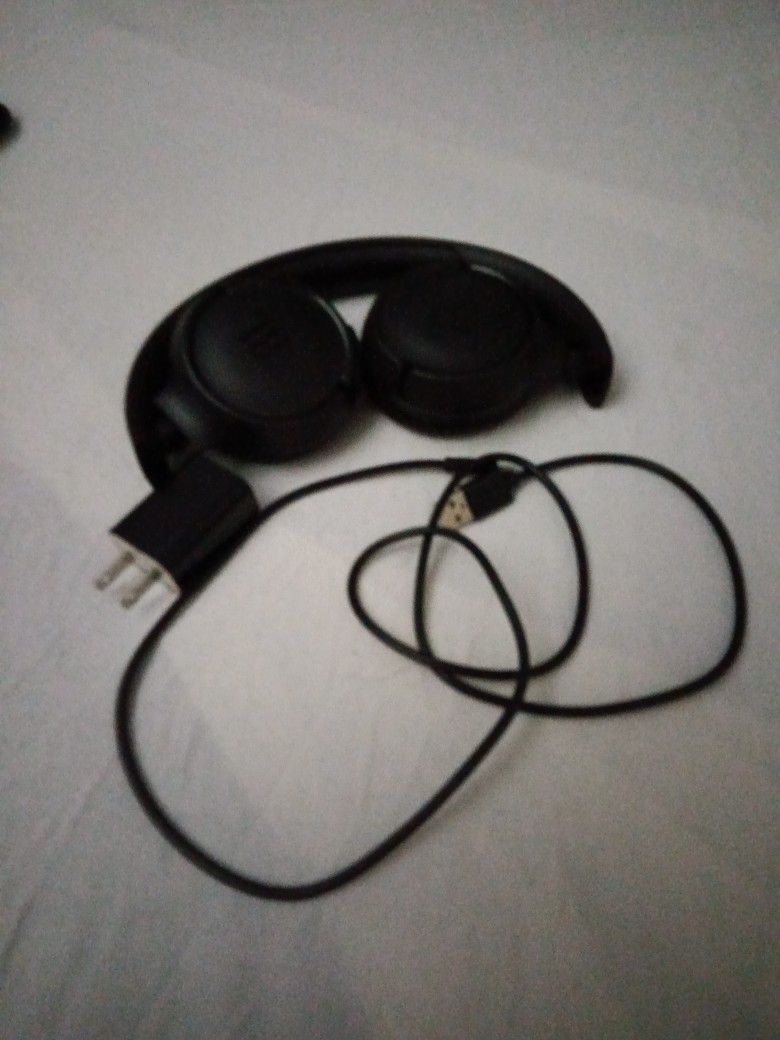 Foldable JBL Bluetooth Headphones 
