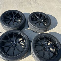 22 Inch Niche Rims And Tires 5x114.3 Black 
