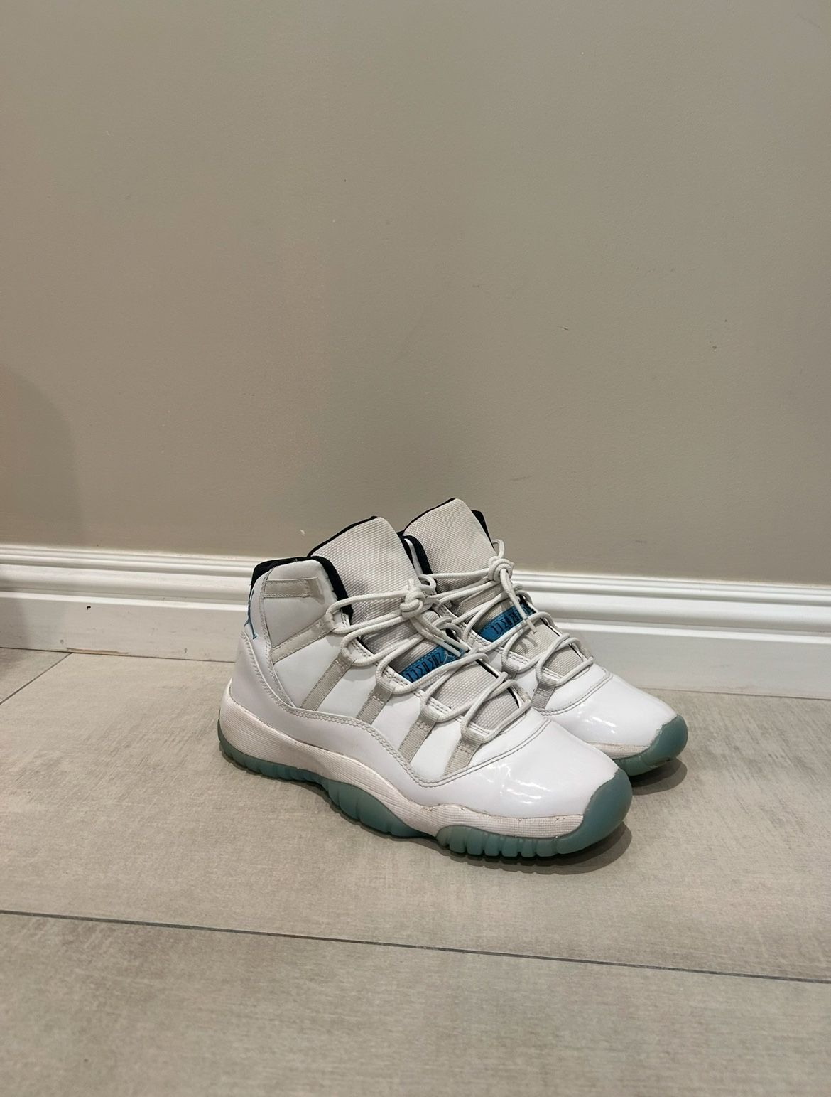 Jordan 11 Size 6.5 SEND OFFERS