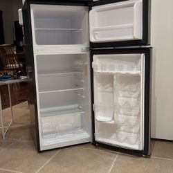 Magic Chef 4.5 cu. ft. Mini Fridge