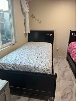 2    Twin Bed