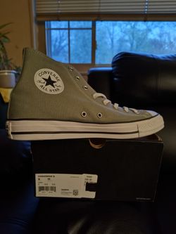 BRAND NEW CONVERSE. MENS 9 ,, 11 IN WOMEN