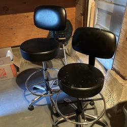 2x Adjustable Working Stools 