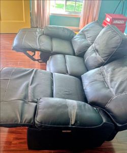 sofa / loveseat seat double recliner with USB ports....please see the pictures the top layer is peeling