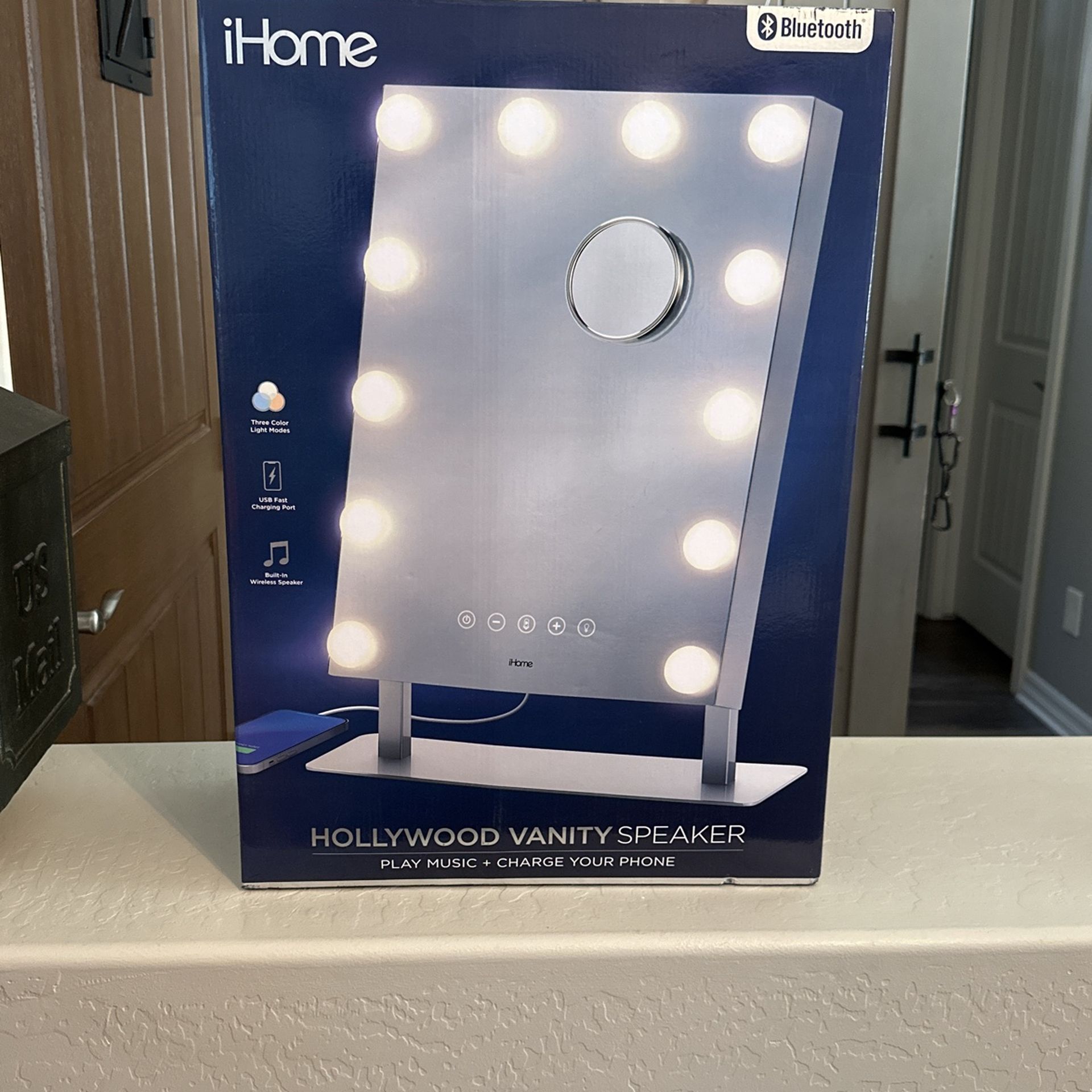 IHome Hollywood Vanity Speaker Mirror