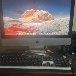 Mac Book In Good Condition 