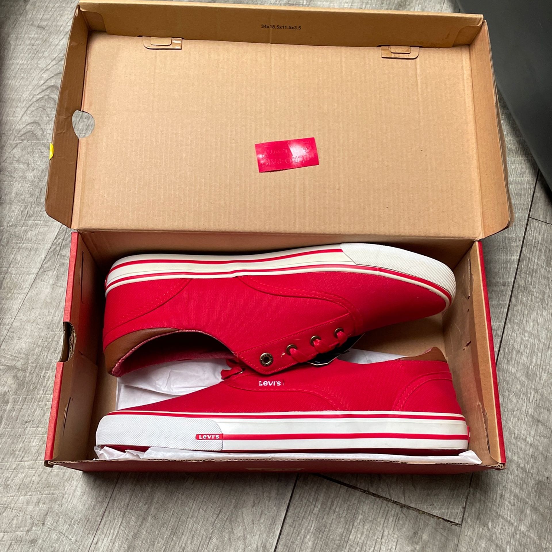 Red Levi Men’s 11