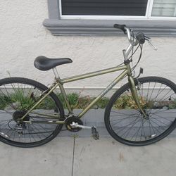 Men's 700c Trek Multitrack 720 Hybrid Bike
