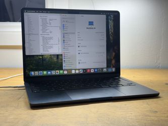 MacBook Air M3 13" 8GB RAM 256GB SSD ~ %100 Battery Health