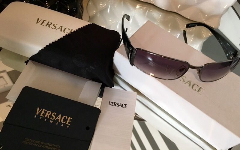 VERSACE VE 2021 SUNGLASSES GUNMETAL 1001/11 GRAY GRADIENT LENS AUTHENTIC