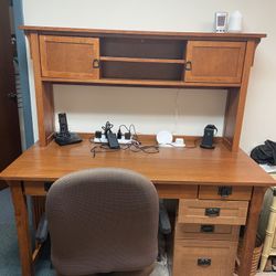  Nice Desk And Chair - Moving 4-29 Pickup 4/28